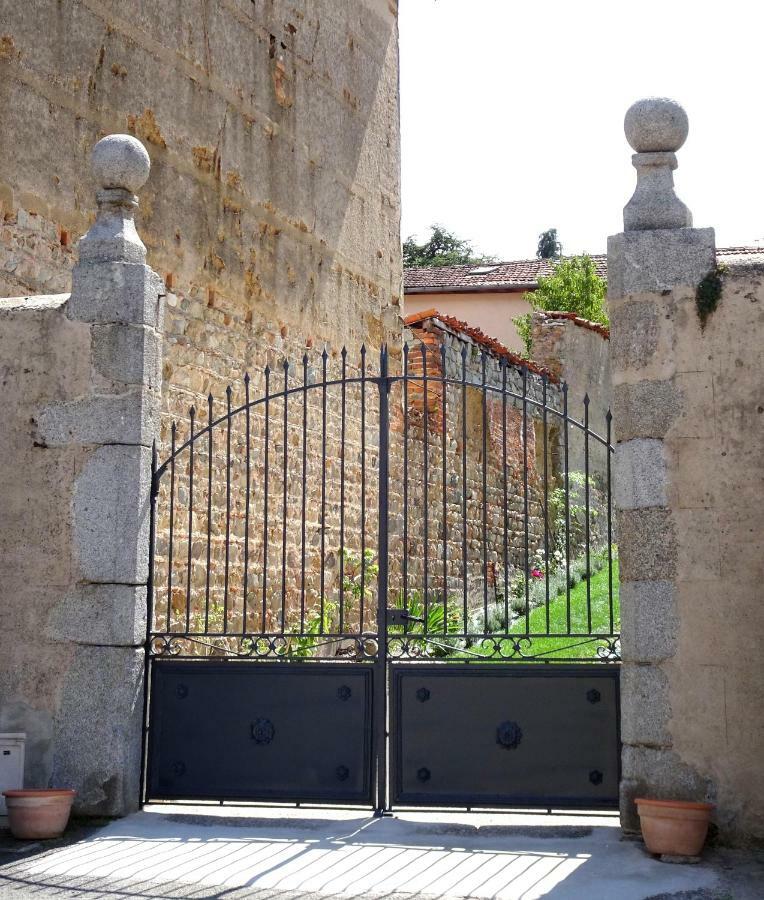 Loge Montaigne Bed & Breakfast L'Hopital-sous-Rochefort Exterior photo