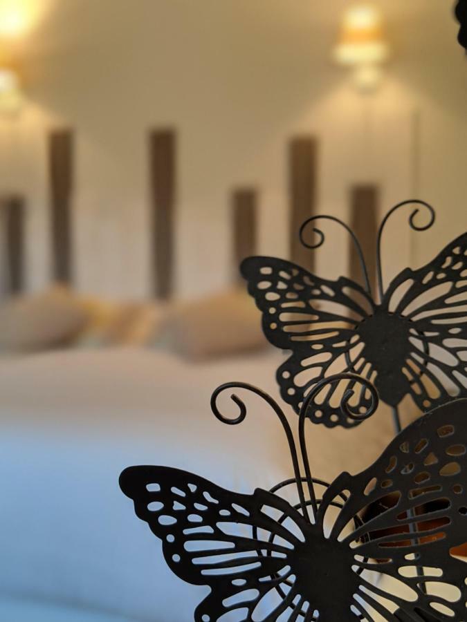 Loge Montaigne Bed & Breakfast L'Hopital-sous-Rochefort Exterior photo
