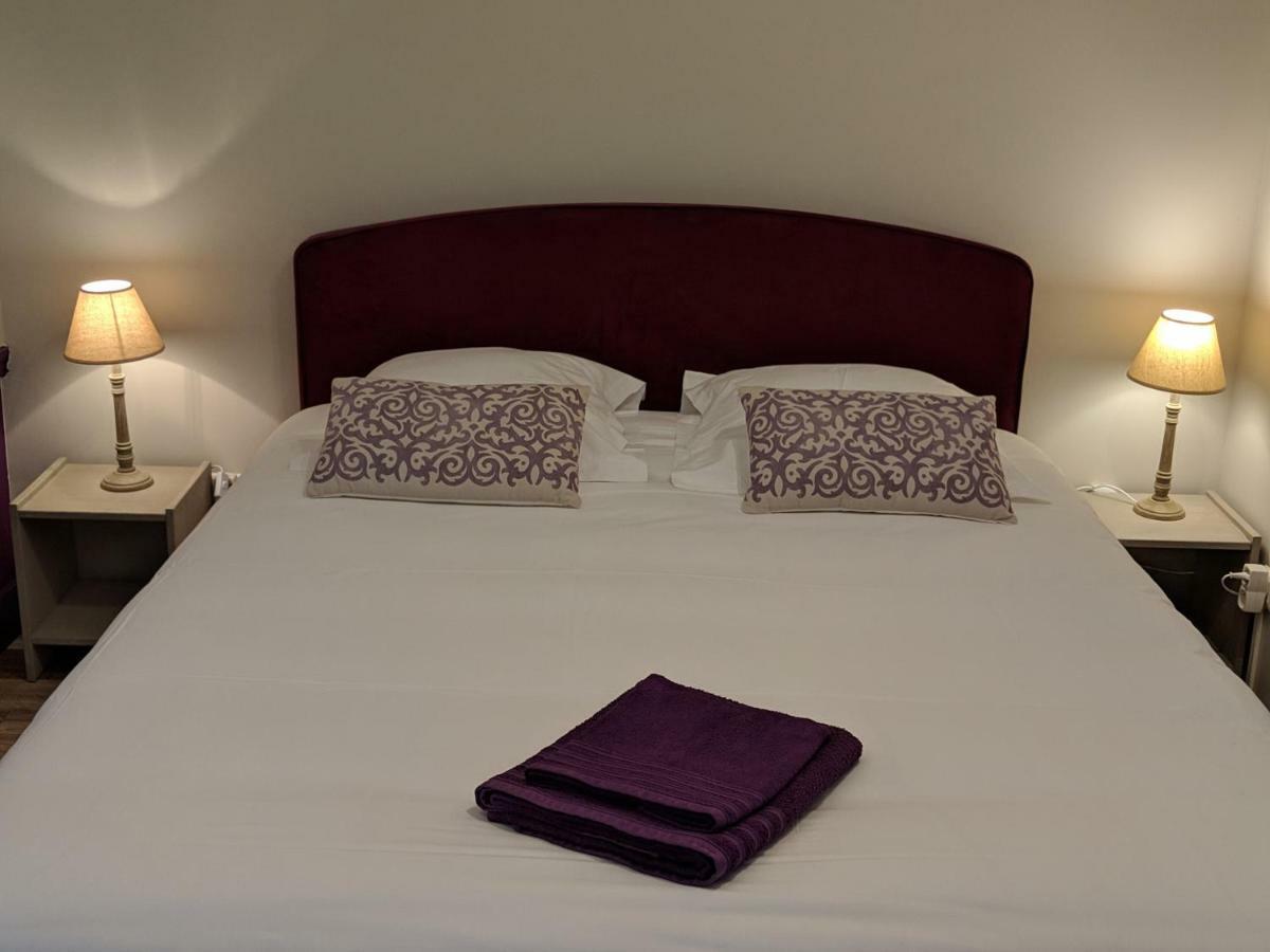 Loge Montaigne Bed & Breakfast L'Hopital-sous-Rochefort Exterior photo