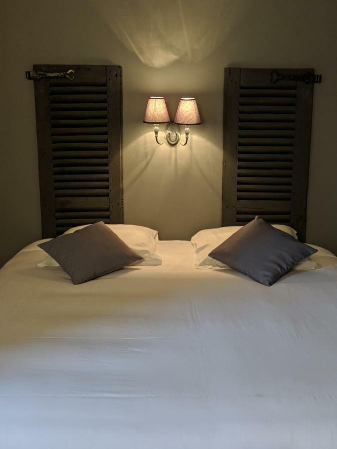 Loge Montaigne Bed & Breakfast L'Hopital-sous-Rochefort Exterior photo