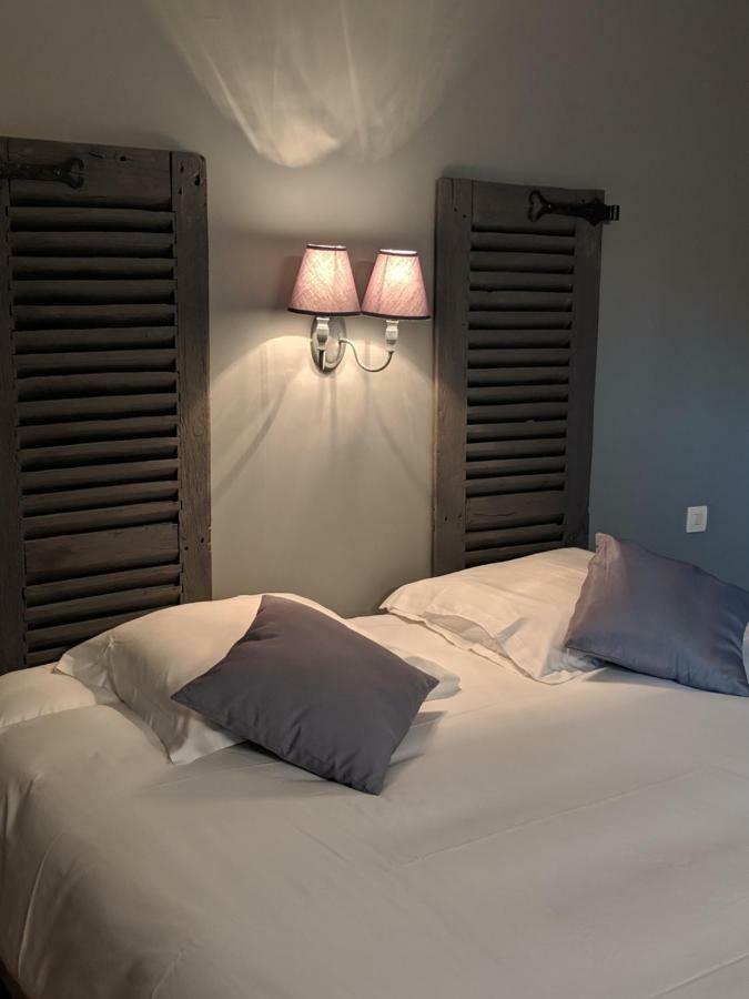 Loge Montaigne Bed & Breakfast L'Hopital-sous-Rochefort Exterior photo